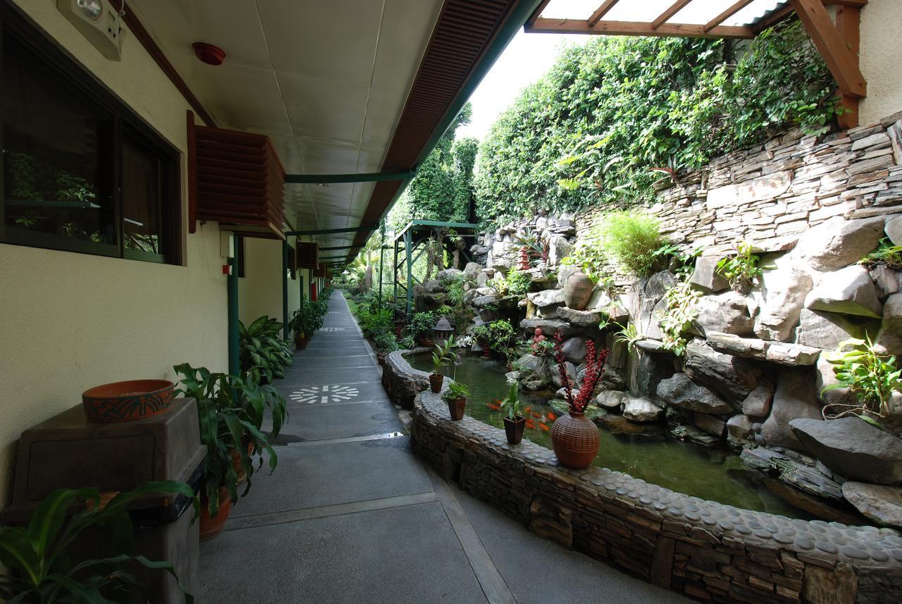 Oasis Hotel Angeles Exterior photo
